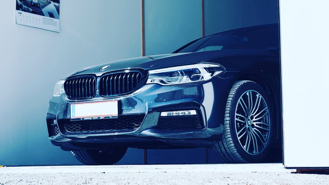 BMW 530e .