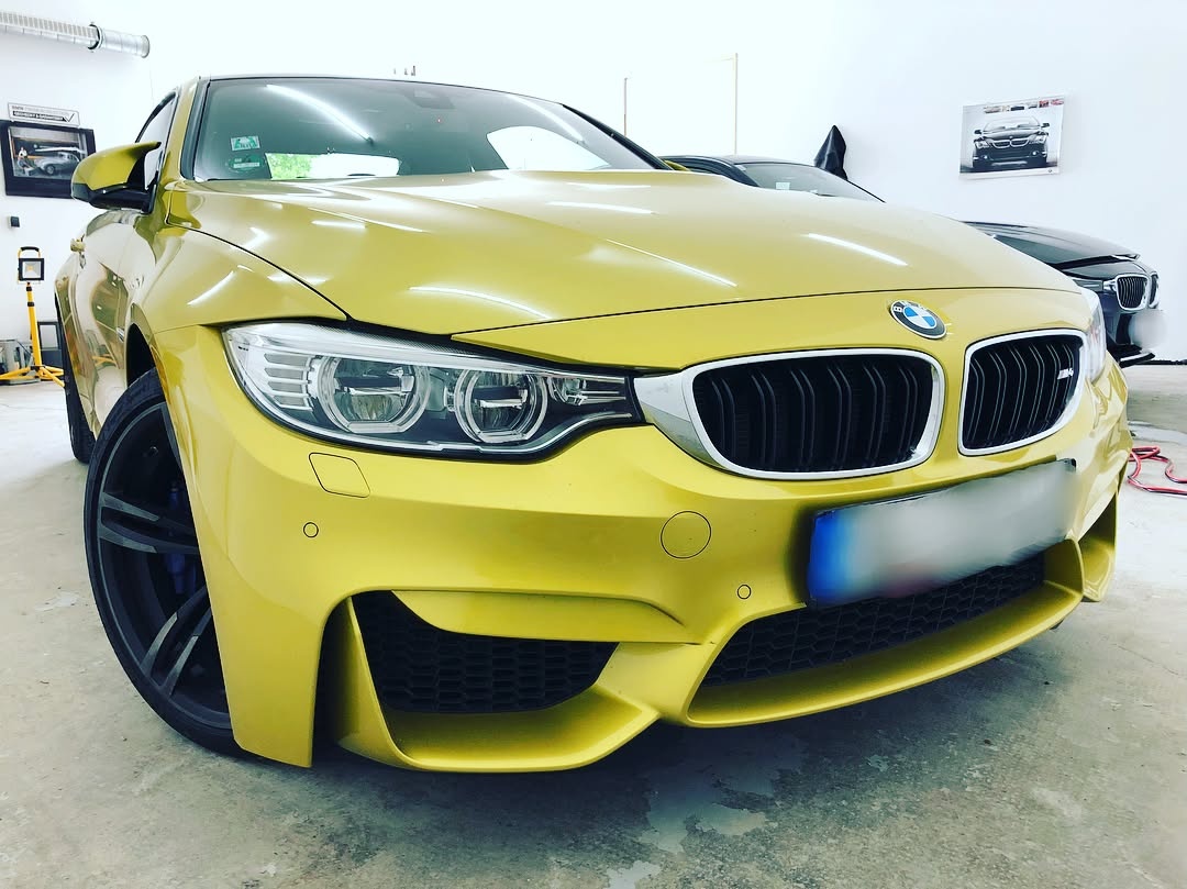 BMW M4.