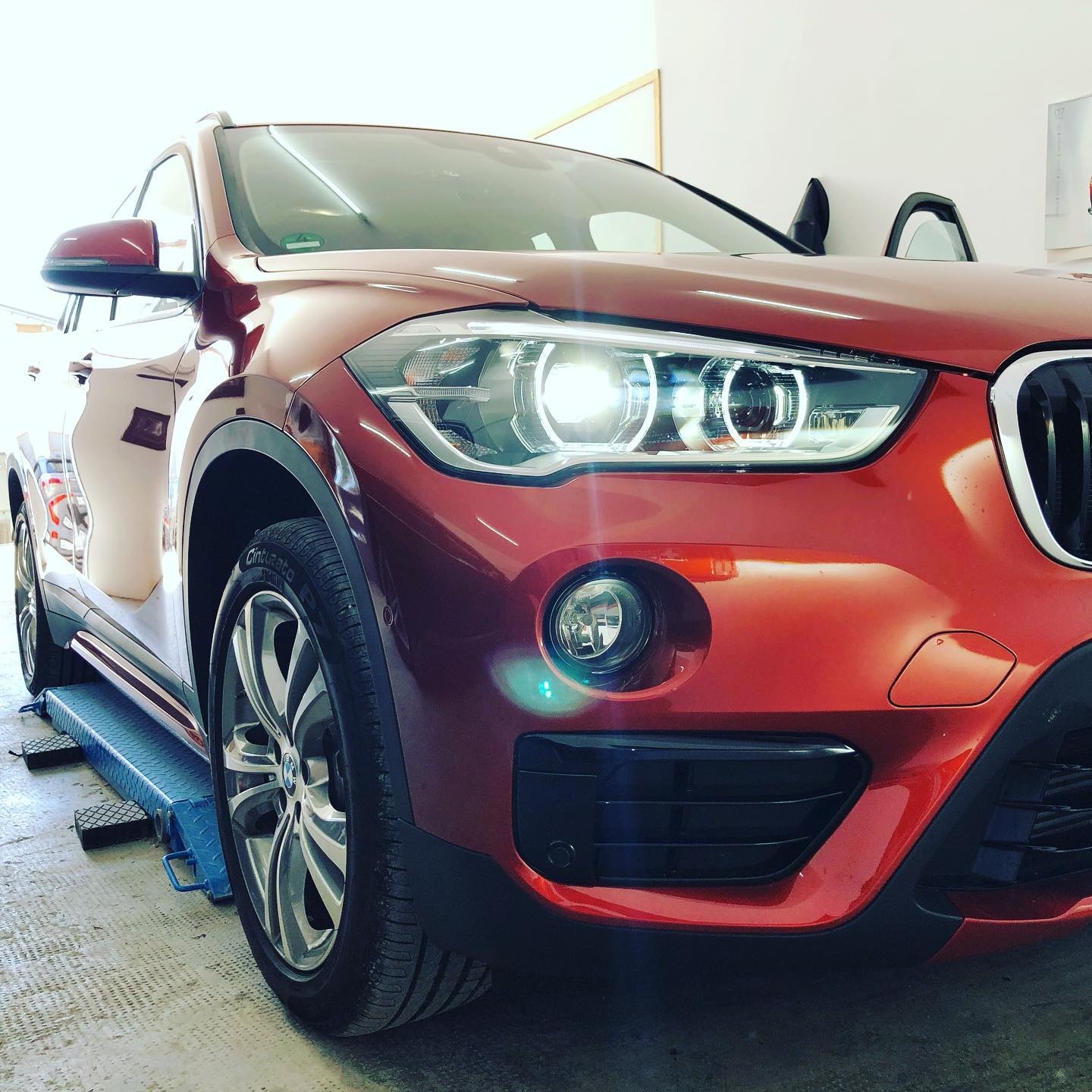 BMW F48 X1 Nachrüstung Original BMW Rückfahrkamera inkl. Anhängerkupplung Zoom zum komfortablen anhängen #bmw #bmwx #x1 #bimmer #… Bild 4