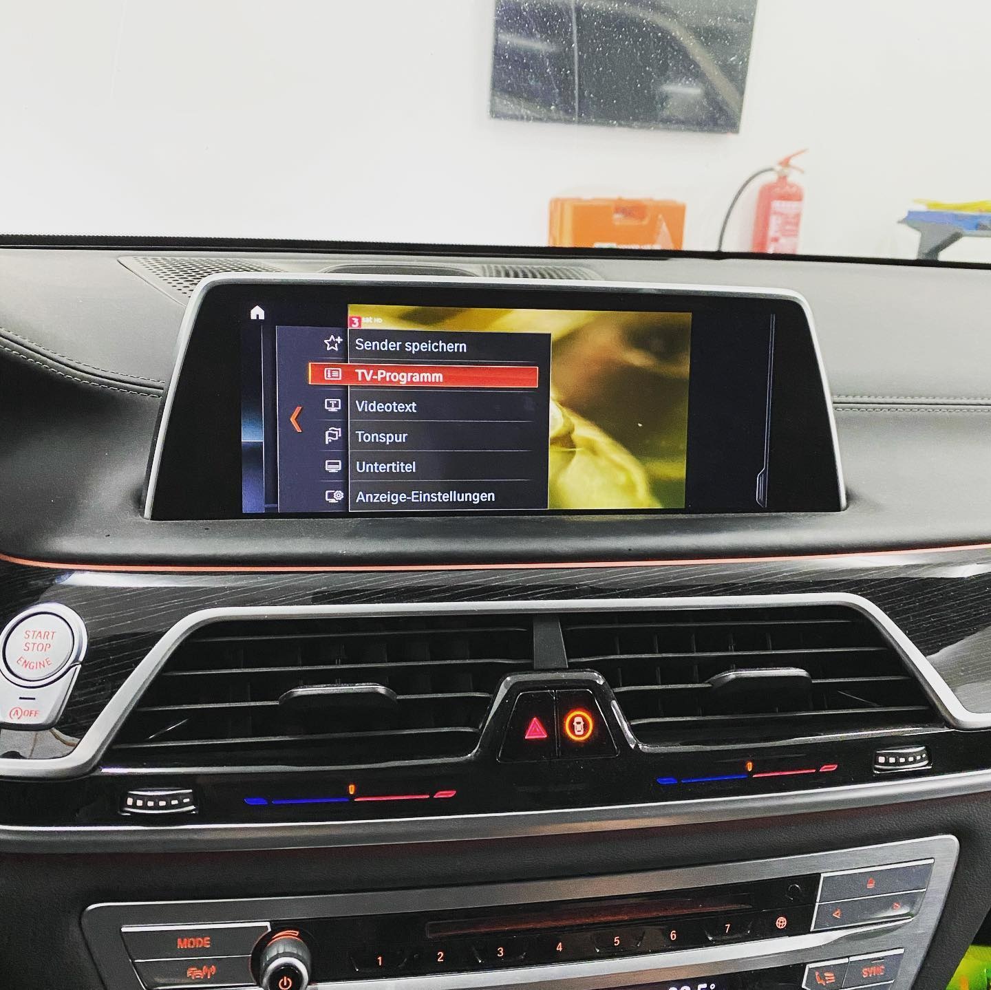 BMW 7er G11 | NachruÌstung DVB-T2 Digital Fernsehen Bild 4
