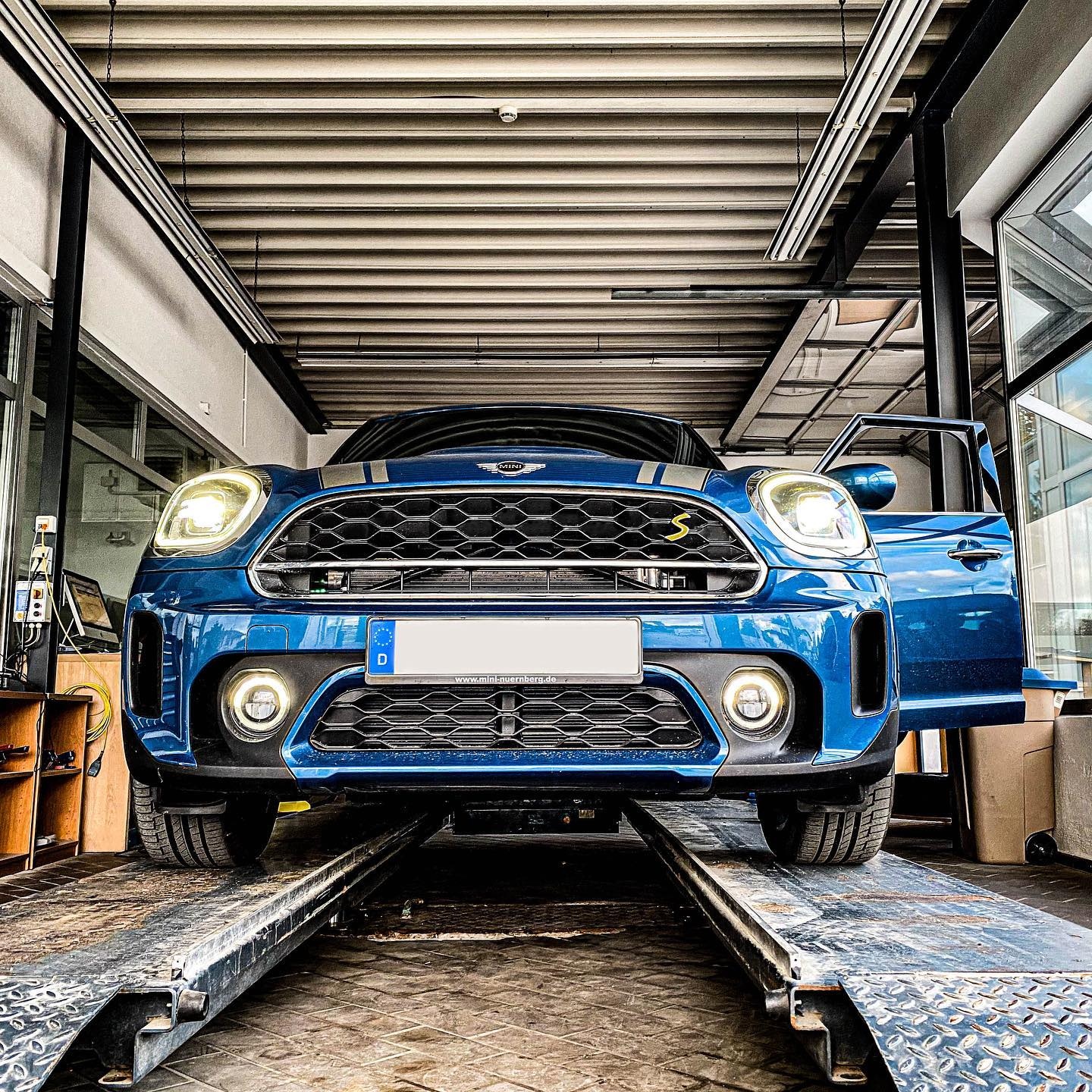 Mini Countryman E Nachrüstung Park Distance Control hinten und Rückfahrkamera 😎