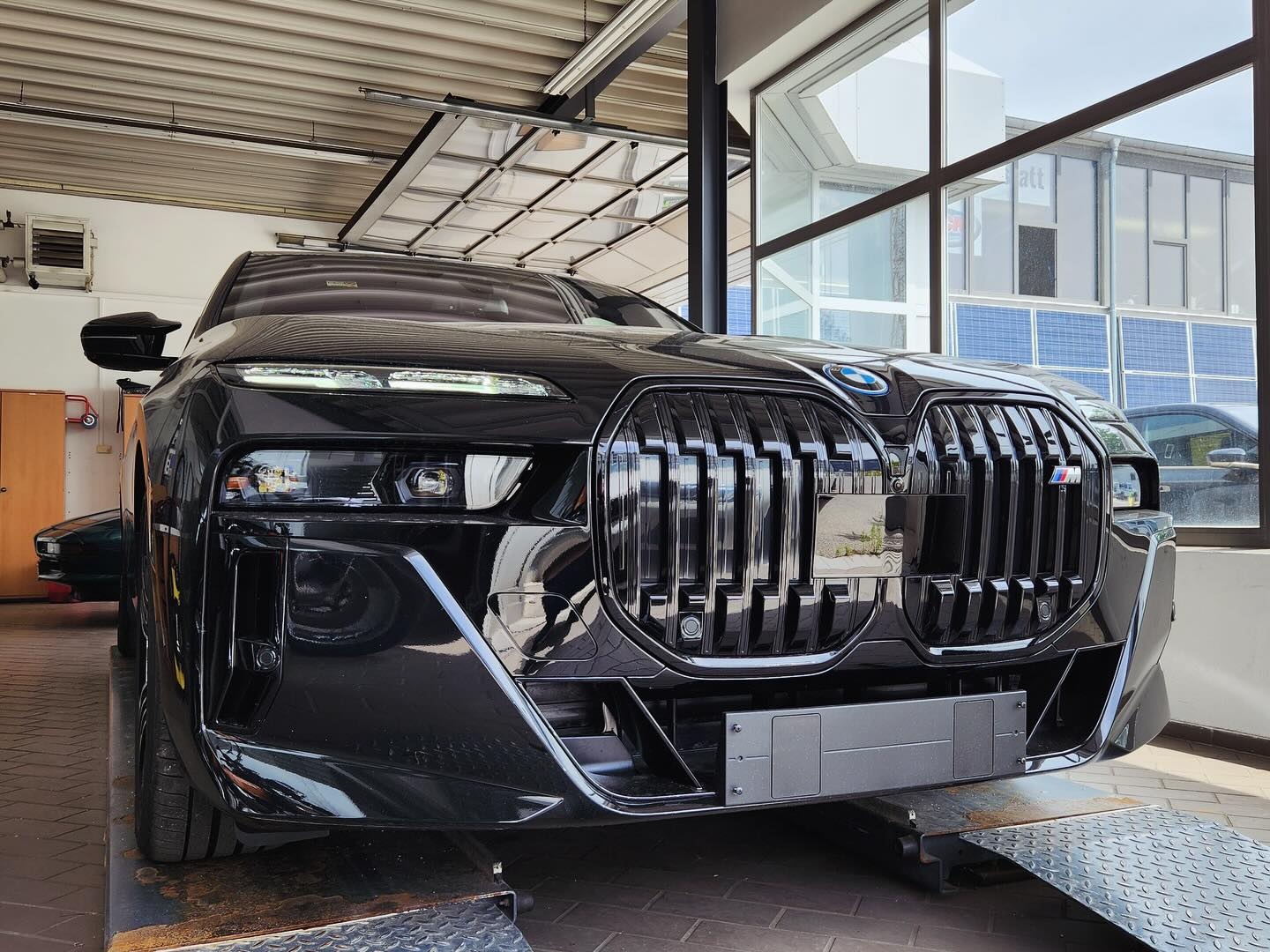 BMW G70 7er Nachrüstung Bowers & Wilkins Diamond Surround Sound System