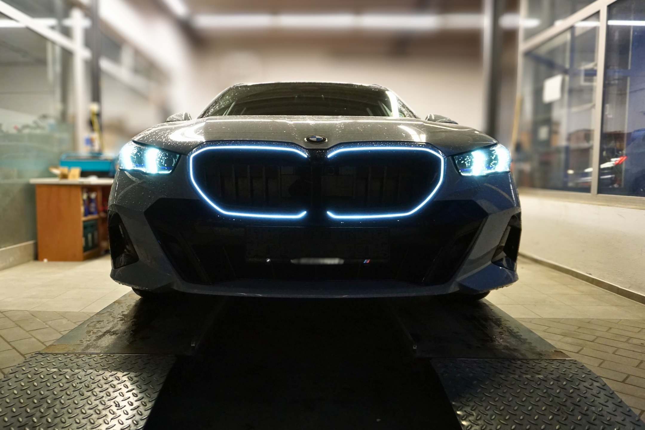 BMW 5er G61 - Nachrüstung Iconic Glow
